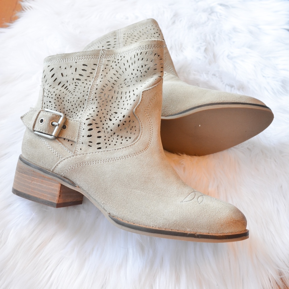 NWOT Naughty Monkey suede booties